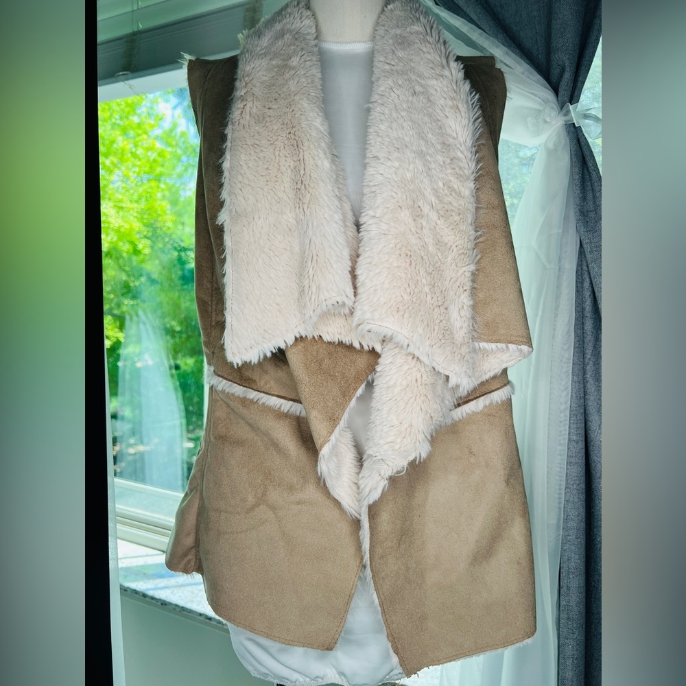 Quinn Tan and Cream Vest with Plush Sherpa Lining
